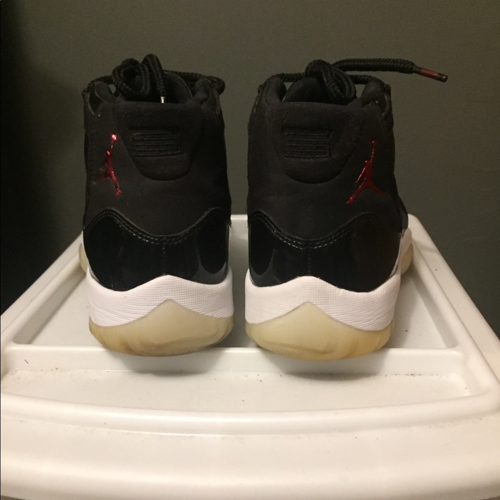 AIR JORDAN 11